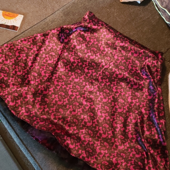 Beautiful purple dress with black lacey design - Picture 3 of 8